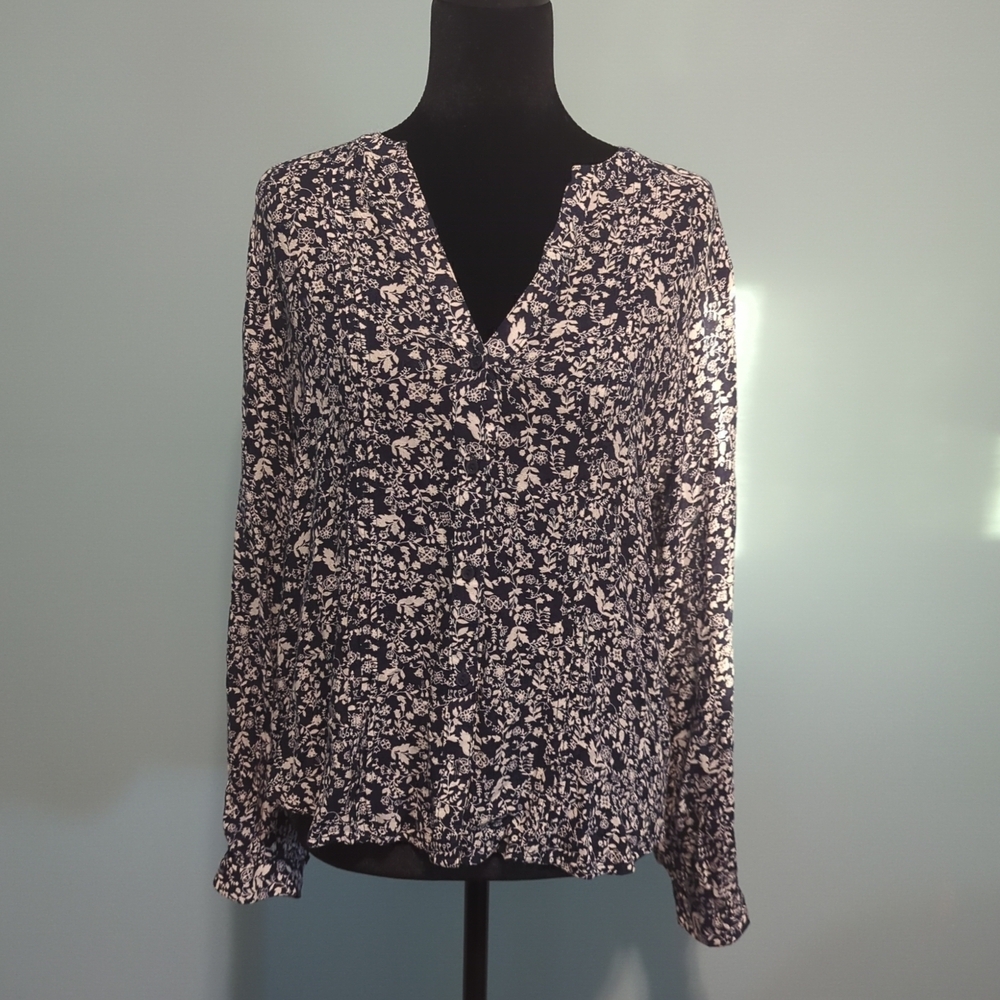 Treasure & Bond Navy and White Floral V-Neck Blouse
